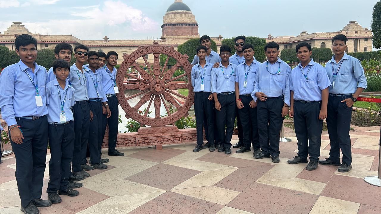 जेसीज पब्लिक स्कूल रुद्रपुर के विद्यार्थियों के लिए राष्ट्रपति भवन, नई दिल्ली की एक दिवसीय शैक्षिक यात्रा आयोजित की गई।