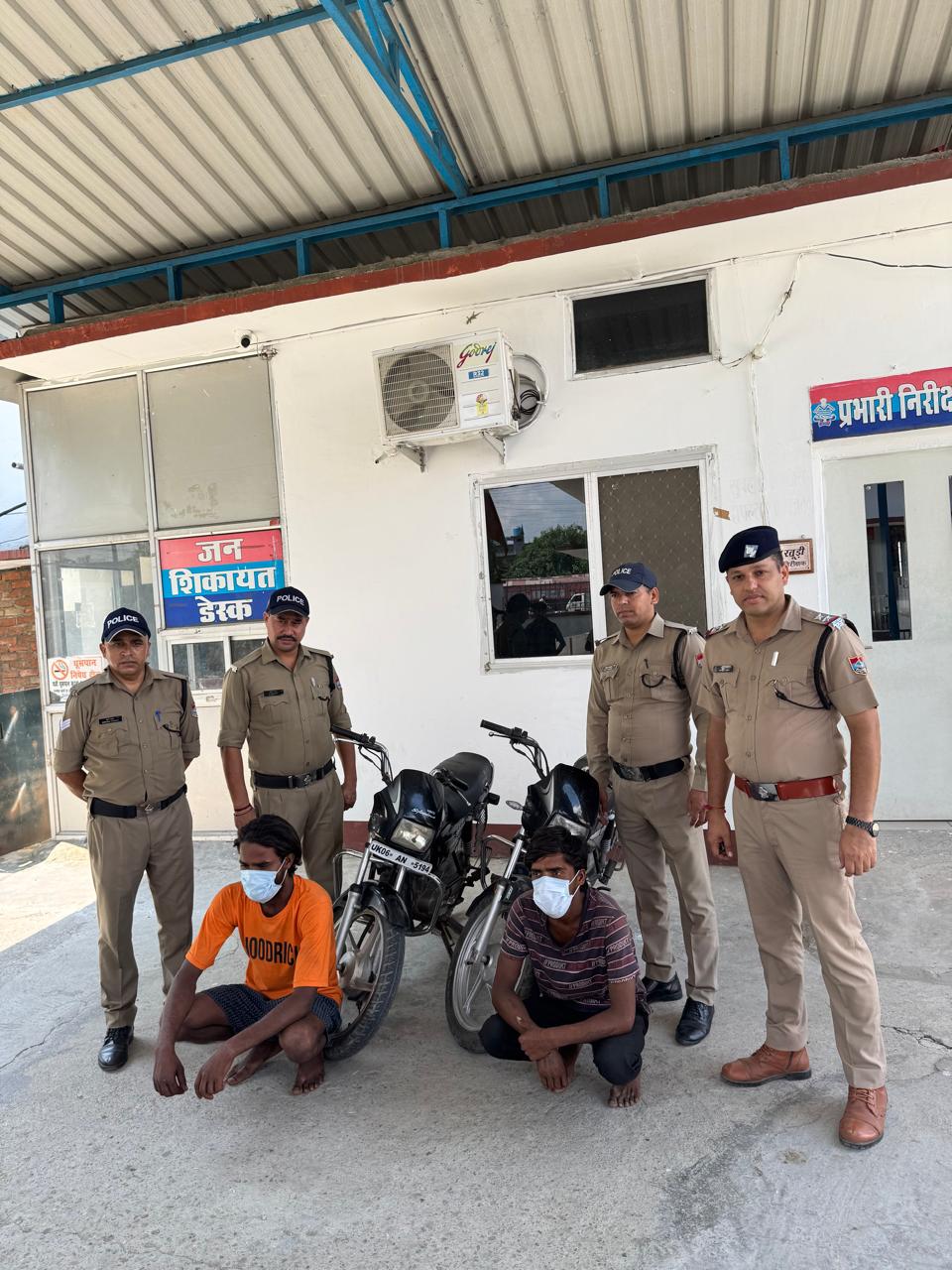 रुद्रपुर पुलिस की कार्रवाई : चोरी की दो मोटरसाइकिलों संग दो शातिर चोर दबोचे