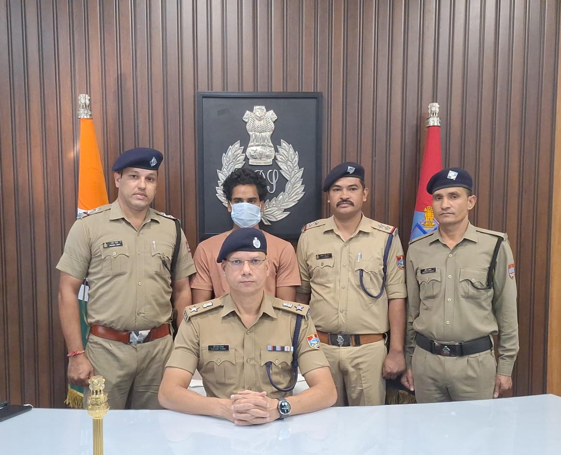 पहचान छिपाकर ब्लैकमेल और यौन उत्पीड़न करने वाला युवक गिरफ्तार,एसएसपी मणिकांत मिश्रा के सख्त निर्देश पर रुद्रपुर पुलिस की बड़ी कार्रवाई