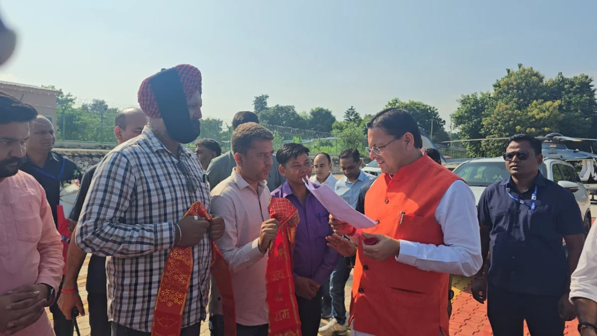 मुख्यमंत्री ने सुनीं जनसमस्याएं, अधिकारियों को दिए त्वरित समाधान के निर्देश।
